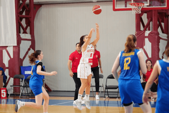 Juniorke sa prvog mjesta u četvrtfinale B prvenstva Evrope Juniorke sa prvog mjesta u četvrtfinale B prvenstva Evrope