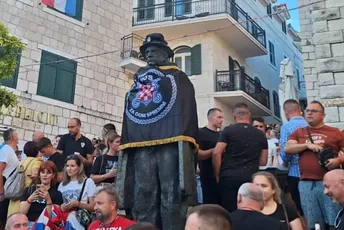 Skandal u Hrvatskoj: U Imotskom veličali ustaše, političari oštro reagovali, ali bilo je i onih koji su napali Milanovića Skandal u Hrvatskoj: U Imotskom veličali ustaše, političari oštro reagovali, ali bilo je i onih koji su napali Milanovića