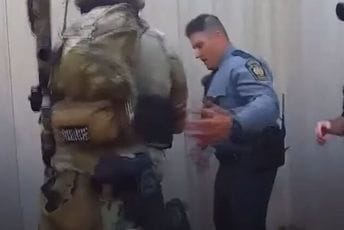 (VIDEO) Policajac uočio napadača na Trampa prije pucnjave: "On je gore" (VIDEO) Policajac uočio napadača na Trampa prije pucnjave: "On je gore"