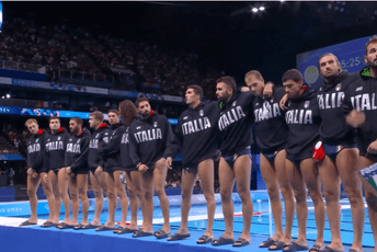 (VIDEO) Zbog suđenja na utakmici sa Mađarskom: Italijani četiri minuta bojkotovali meč sa Špancima, okrenuli leđa bazenu pri intoniranju himne (VIDEO) Zbog suđenja na utakmici sa Mađarskom: Italijani četiri minuta bojkotovali meč sa Špancima, okrenuli leđa bazenu pri intoniranju himne