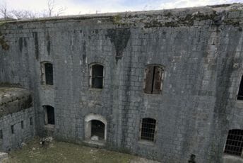 Prepuštena zubu vremena: Tvrđava Vrmac Prepuštena zubu vremena: Tvrđava Vrmac