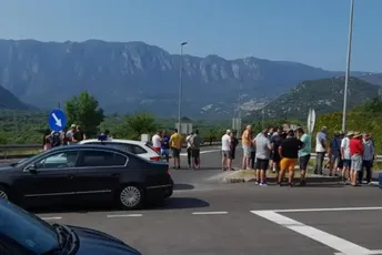 Crmničani danas protestuju ispred Opštine Bar Crmničani danas protestuju ispred Opštine Bar