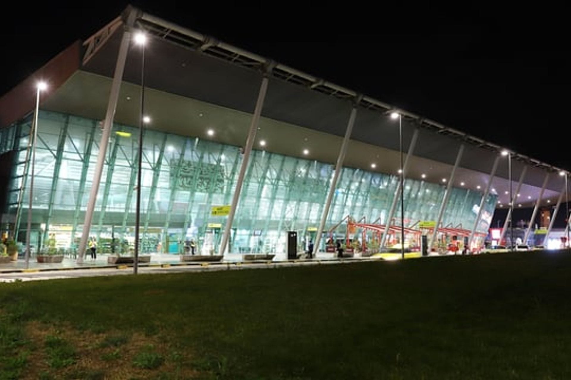 Fotografija 8: Šta će biti sa aerodromima: Obrta ne fali, a sad su i oba ponuđača prošla