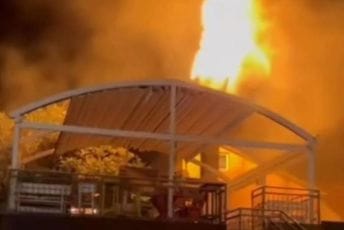 (VIDEO) Sinoć u Budvi gorio restoran (VIDEO) Sinoć u Budvi gorio restoran