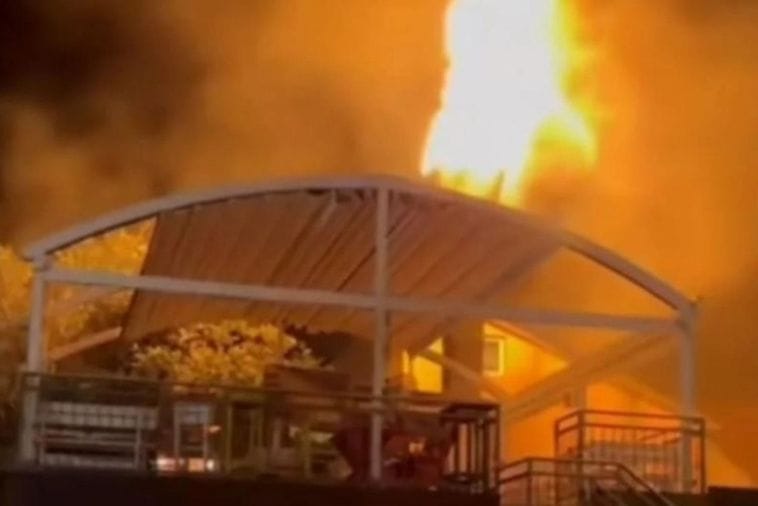 (VIDEO) Sinoć u Budvi gorio restoran (VIDEO) Sinoć u Budvi gorio restoran