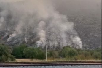 (VIDEO) Bukti požar iznad Tuzi: Vatru gasi i helikopter Vojske (VIDEO) Bukti požar iznad Tuzi: Vatru gasi i helikopter Vojske