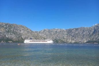 Kotor: Uplovila četiri broda sa blizu četiri hiljade putnika Kotor: Uplovila četiri broda sa blizu četiri hiljade putnika