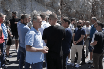 Ekoaktivisti blokirali magistralu u Rožajama: Hitno zatvoriti odlagalište otpada Mostina, u suprotnom - sa šatorima ispred Ministarstva ekologije Ekoaktivisti blokirali magistralu u Rožajama: Hitno zatvoriti odlagalište otpada Mostina, u suprotnom - sa šatorima ispred Ministarstva ekologije