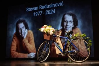 Vujošević-Labović: Stevan je i danas u svakom kutku pozorišta, šeretski se smije jer nas je okupio i povezao Vujošević-Labović: Stevan je i danas u svakom kutku pozorišta, šeretski se smije jer nas je okupio i povezao