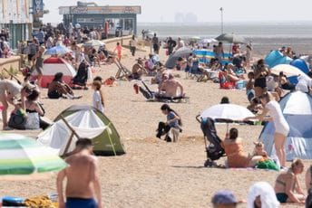 Padaju rekordi u Britaniji: Danas je bilo najtoplije od početka godine Padaju rekordi u Britaniji: Danas je bilo najtoplije od početka godine