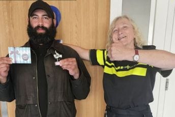 Holandija: Beskućnik pronašao i vratio 2.000 eura, građani skupili novac i kupili mu stan Holandija: Beskućnik pronašao i vratio 2.000 eura, građani skupili novac i kupili mu stan