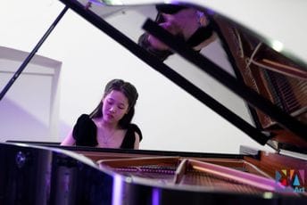 Nova zvijezda klasične muzike: Mlada kineska pijanistkinja oduševila publiku na KotorArtu Nova zvijezda klasične muzike: Mlada kineska pijanistkinja oduševila publiku na KotorArtu