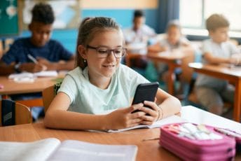 Kalifornija i Južna Karolina idu ka restrikciji mobilnih telefona u školama Kalifornija i Južna Karolina idu ka restrikciji mobilnih telefona u školama