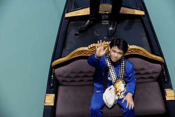 Olimpijski prvak dobio stan, 350.000 dolara, besplatne avio-karte i obroke do kraja života Carlos Yulo na svečanom prijemu