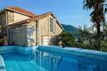 Bregović nelegalno izdaje vilu sa bazenom Bregović nelegalno izdaje vilu sa bazenom