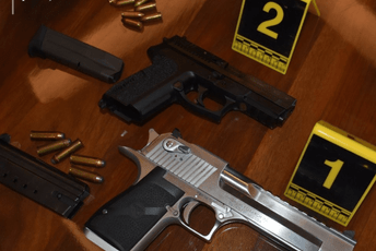 Tivat: Krivična za policajca i dva službenika MUP-a zbog zloupotrebe položaja Tivat: Krivična za policajca i dva službenika MUP-a zbog zloupotrebe položaja