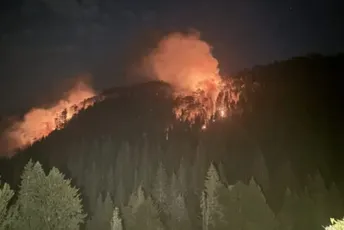 Nekoliko požara aktivno u Pljevljima: U Vrbi izgorjele dvije kuće i pomoćni objekat (FOTO) Nekoliko požara aktivno u Pljevljima: U Vrbi izgorjele dvije kuće i pomoćni objekat (FOTO)