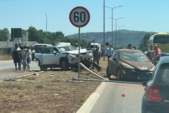 Udes u Danilovgradu: Učestvovala dva vozila, pričinjena materijalna šteta Udes u Danilovgradu: Učestvovala dva vozila, pričinjena materijalna šteta