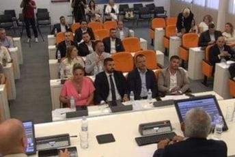 Milović: Naša lista neće učestvovati u lakrdiji, vidimo se na izborima; Jovanović: Nećemo glasati za Zenovića Milović: Naša lista neće učestvovati u lakrdiji, vidimo se na izborima; Jovanović: Nećemo glasati za Zenovića