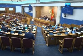 Poslanici o vraćenim zakonima 4.i 5. septembra Poslanici o vraćenim zakonima 4.i 5. septembra