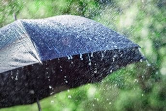 Na snazi crveni i narandžasti meteoalarm: Danas oluja, pljuskovi i grmljavina