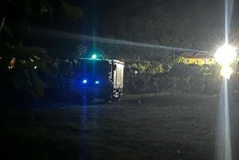 Izgorjela kuća u Donjim Mrkama: Čuju se jake eksplozije, rizično za gašenje Izgorjela kuća u Donjim Mrkama: Čuju se jake eksplozije, rizično za gašenje