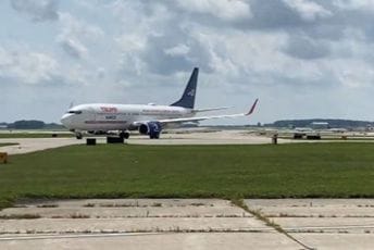 Trampov avion u kojem je bio Džej Di Vens morao prinudno da sleti Trampov avion u kojem je bio Džej Di Vens morao prinudno da sleti