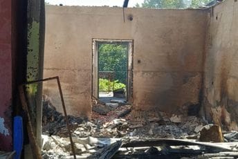 Prije tri dana izgorjela kuća porodice Vukčević: Glavni grad sanira štetu Prije tri dana izgorjela kuća porodice Vukčević: Glavni grad sanira štetu