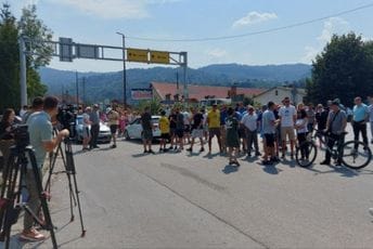 Mještani Kolašina blokirali put ka Beranama: Traže bezbjednu saobraćajnicu Mještani Kolašina blokirali put ka Beranama: Traže bezbjednu saobraćajnicu