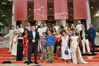 Počelo drugo veče SFF-a, na crvenom tepihu ekipa filma "Backup" Počelo drugo veče SFF-a, na crvenom tepihu ekipa filma "Backup"