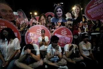 Hiljade Izraelaca na ulicama Tel Aviva, pozivaju na dogovor o povratku talaca iz Gaze Hiljade Izraelaca na ulicama Tel Aviva, pozivaju na dogovor o povratku talaca iz Gaze