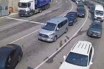 Gužve na crnogorskim graničnim prelazima: Formirale se kolone Gužve na crnogorskim graničnim prelazima: Formirale se kolone