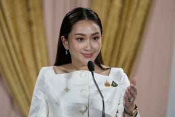 Kralj Tajlanda potvrdio: Kćerka Taksina Šinavatre predsjednica Vlade Kralj Tajlanda potvrdio: Kćerka Taksina Šinavatre predsjednica Vlade