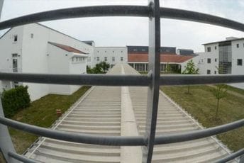 Jedan iz BiH, drugi sa Kosova: Četvorica robijaša pobjegla sa psihijatrije u Bavarskoj Jedan iz BiH, drugi sa Kosova: Četvorica robijaša pobjegla sa psihijatrije u Bavarskoj