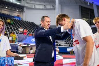 Šćekić uručio medalje najboljim timovima Starog kontinenta Šćekić uručio medalje najboljim timovima Starog kontinenta