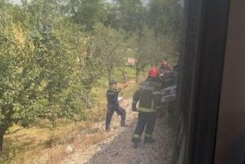 Na pruzi Prijepolje - Beograd voz udario auto: Sumnja se da ima stradalih Na pruzi Prijepolje - Beograd voz udario auto: Sumnja se da ima stradalih