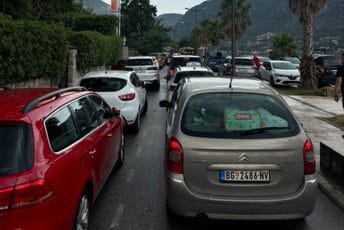 Klikovac: Predsjednik opštine Kotor vizionarski riješio saobraćajne gužve “pametnim” semaforima na kružnom toku Klikovac: Predsjednik opštine Kotor vizionarski riješio saobraćajne gužve “pametnim” semaforima na kružnom toku