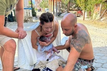 Hrvatska: Porodio suprugu ispred kuće, ona koordinirala Hrvatska: Porodio suprugu ispred kuće, ona koordinirala