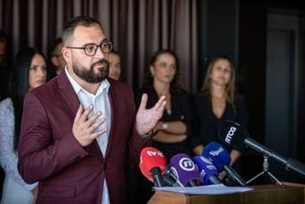 Šahmanović: Je li zapošljavanje Smailovićeve žene u državnom fondu interes Bošnjaka u Crnoj Gori? Šahmanović: Je li zapošljavanje Smailovićeve žene u državnom fondu interes Bošnjaka u Crnoj Gori?