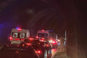 Udes kod tunela Mogren: Povrijeđene tri osobe, sudarila se dva vozila Udes kod tunela Mogren: Povrijeđene tri osobe, sudarila se dva vozila