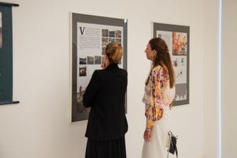 (FOTO) Na Cetinju predstavljena šibenska praistorija i antika: Velištak i velika Mrdakovica u galeriji „Miodrag Dado Đurić“ (FOTO) Na Cetinju predstavljena šibenska praistorija i antika: Velištak i velika Mrdakovica u galeriji „Miodrag Dado Đurić“