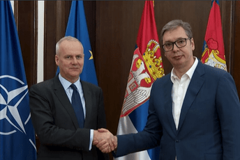 Vučić sa zvaničnikom NATO-a u Beogradu o situaciji u regionu i na Kosovu Vučić sa zvaničnikom NATO-a u Beogradu o situaciji u regionu i na Kosovu