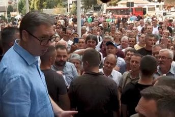 Vučićev silazak u narod: Kad ekonomski tigar postane crkveni miš Mali Zvornik - Aleksandar Vučić razgovara sa građanima