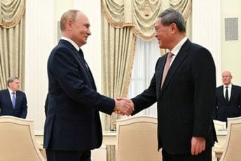 Putin primio kineskog premijera u Moskvi: "Imamo dugoročne planove" Putin primio kineskog premijera u Moskvi: "Imamo dugoročne planove"