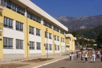Budva: Uvođenje školskih uniformi kao pilot projekat u Drugoj osnovnoj školi Budva: Uvođenje školskih uniformi kao pilot projekat u Drugoj osnovnoj školi