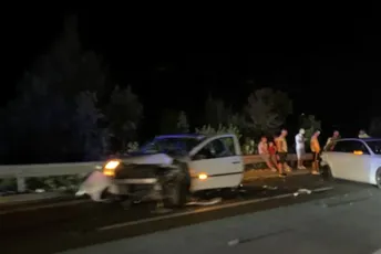 Udes na putu Podgorica - Nikšić: Sudarila se dva vozila, pričinjena veća materijalna šteta (FOTO) Udes na putu Podgorica - Nikšić: Sudarila se dva vozila, pričinjena veća materijalna šteta (FOTO)