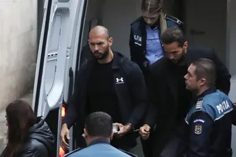 Influenser Endrju Tejt u kućnom pritvoru, tužioci istražuju nove optužbe Influenser Endrju Tejt u kućnom pritvoru, tužioci istražuju nove optužbe