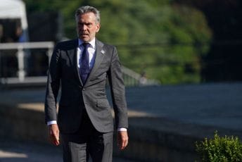 Holandski premijer zabranio mobilne telefone na sastancima vlade Holandski premijer zabranio mobilne telefone na sastancima vlade