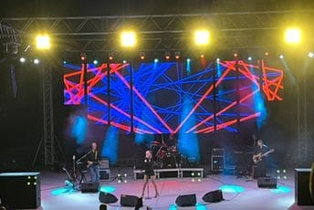 (FOTO/VIDEO) Počeo koncert Jelene Rozge na Cetinju, pogledajte kako je tamo