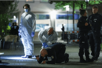 Njemačka policija: Tragamo za napadačem koji je sinoć nožem usmrtio tri osobe na festivalu Njemačka policija: Tragamo za napadačem koji je sinoć nožem usmrtio tri osobe na festivalu